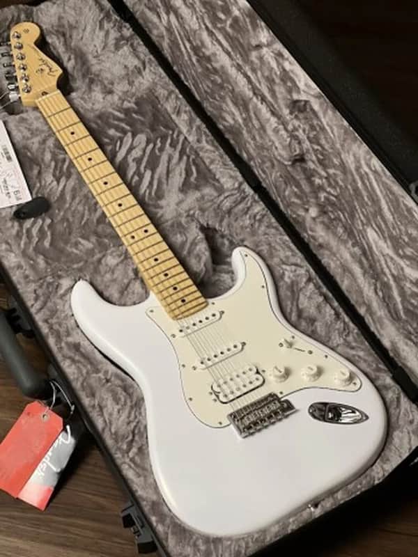 Fender Juanes Signature Stratocaster 2023 - Present - Luna White