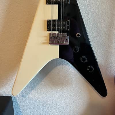 Vintage MIJ Arbor  Flying V 1980’s With original case! image 2