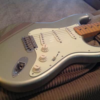 Made in Japan Fender FSR Traditional 50s Stratocaster 2018 - Inca Silver w/ Shoreline Rose Gold Competition Stripe image 4