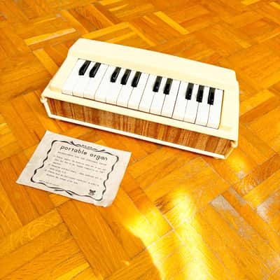 Tomiyama Tomy TS-14 (by Sun) Mini Portable Organ (Japan, 1950s)! Rare battery-powered electric toy organ! With original box and document! Super rare! image 3