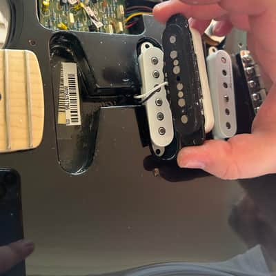 Fender Eric Clapton Artist Series Stratocaster with Vintage Noiseless Pickups 2000 Black image 16
