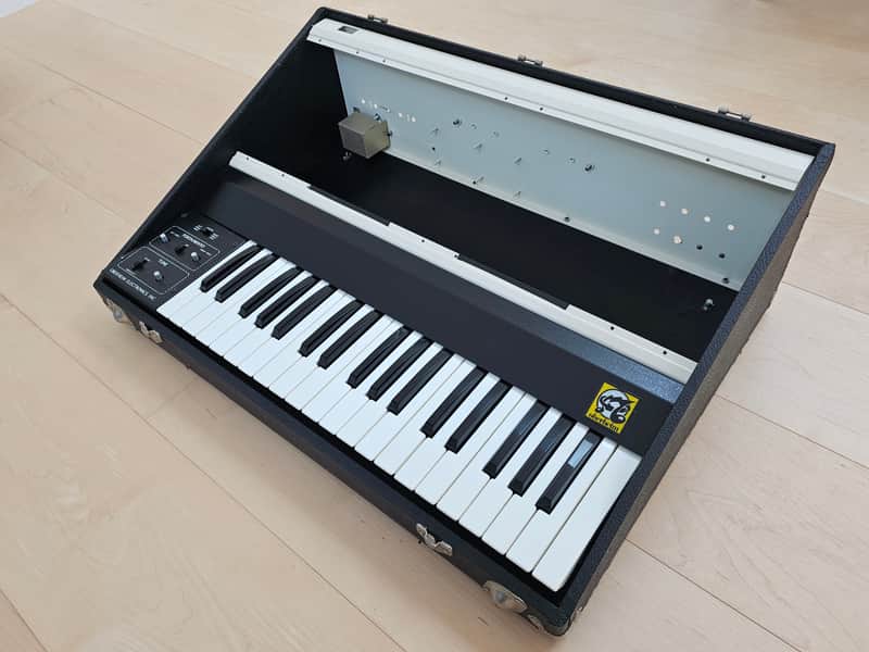 Oberheim TVS 2 Voice 1970's - Case/Keys, missing internal components image 1