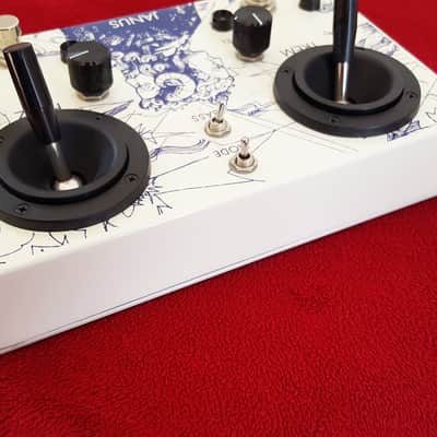 Walrus Audio Janus Tremolo / Fuzz 2012 - Present - White image 7