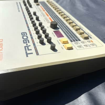 Roland TR-909 image 4