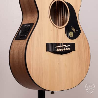 Maton EM6 Mini - Bunya and Queensland Maple - 17144 image 3