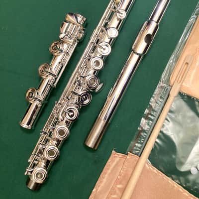 New Student Model Flute-French Keys, Split E, B Foot, Wood Case and Padded Cover image 3