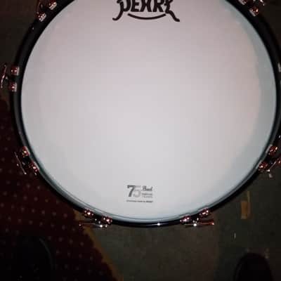 Pearl President Series Phenolic 4-piece Limited Edition in Pearl White Oyster Snare (Depth x Diameter): 5.5" x 14" Mounted Toms (Depth x Diameter): 9" x 13" Floor Toms (Depth x Diameter): 16" x 16" Bass Drums (Depth x Diameter): 14" x 22" image 3