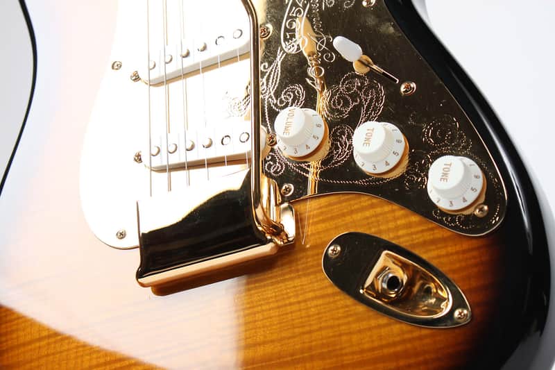 Fender Diamond Dealer Custom Shop Limited Edition 40th Anniversary Stratocaster Flamed 2-Color Sunburst with Gold Hardware 1994 image 3