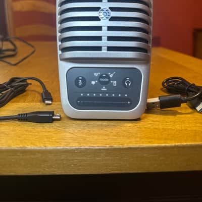 Shure MOTIV MV51 iOS / USB Large Diaphragm Condenser Microphone 2015 - Present - Silver and Black image 4