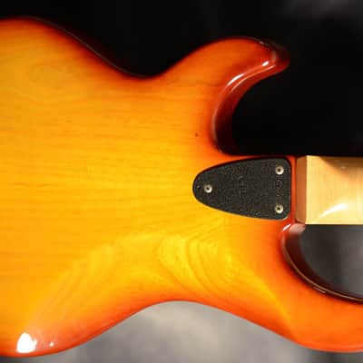 G&L 91 L5000 Fretless 5-String Bass Guitar With Origin image 3