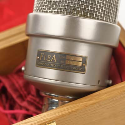 Flea 49 Microphone Owned by Lord Huron imagen 3