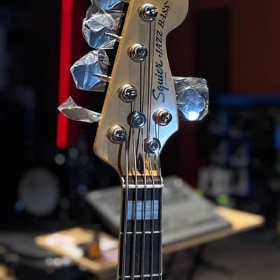 Squier Classic Vibe Active '70s Jazz Bass V 2025 - Present - Sienna Sunburst image 4