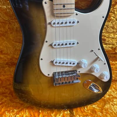 Fender 50th Anniversary American Series Stratocaster with Maple Fretboard 2004 - 2-Color Sunburst image 2