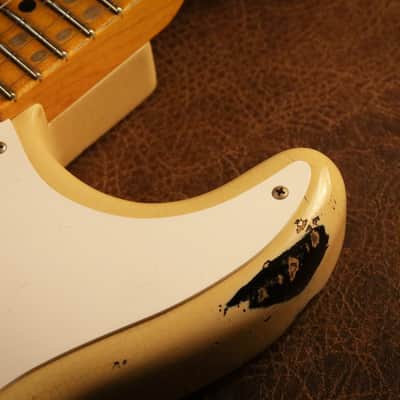 Fender Custom Shop 1954 Stratocaster Heavy Relic in Aged Desert Tan over 2-tone Sunburst image 4