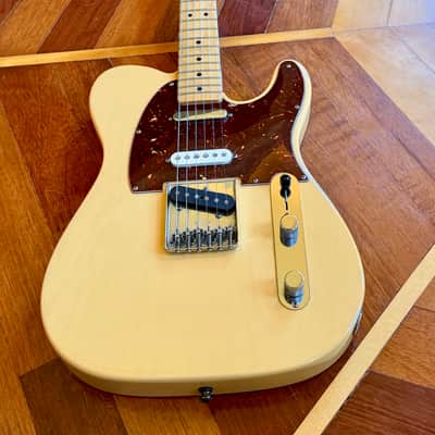 2011 Fender Deluxe Series 60th Nashville Mexico  Transparent Honey Telecaster Electric Guitar case image 7