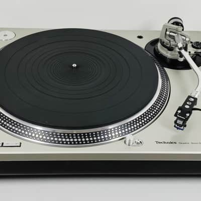 Technics SL-1200M3D Quartz Direct Drive Turntable System 2000s - Silver image 1