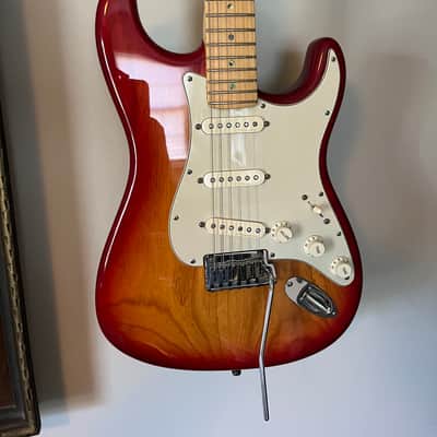 2002 Fender American Deluxe Stratocaster with Maple Fretboard 2002 - 2003 - Aged Cherry Burst image 2