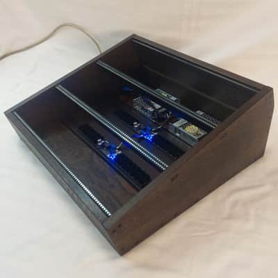 9U / 84hp Eurorack case EVA • Dark oak • Threaded strips • Powered Bild 3