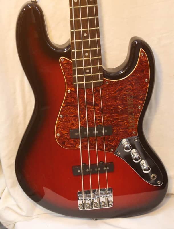 Squier Jazz bass standard series in Hard Shell Case - cherry burst image 1