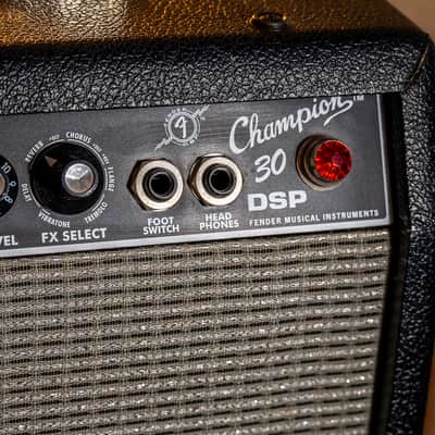 Fender Champion 30 DSP 2-Channel 30-Watt 1x10" Guitar Practice Amp with Onboard Effects 2002 - 2004 - Black image 3