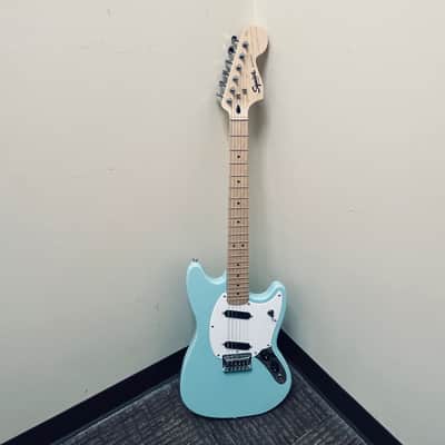 Squier Sonic Mustang Daphne Blue image 3