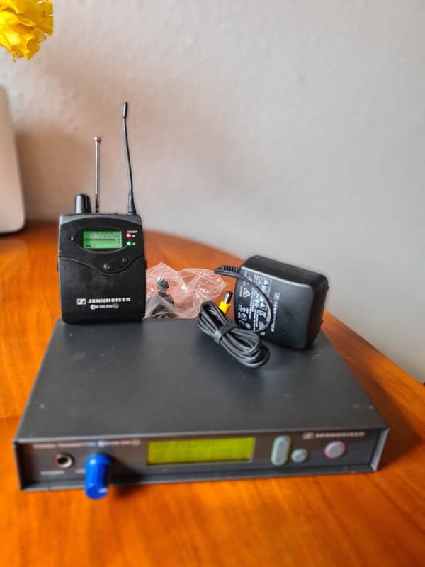 Sennheiser Sennheiser SR300 IEM G2 D + EW300 IEM G2 – 786–822 MHz – Pro Stereo In-Ear System image 1