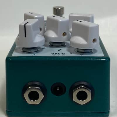 EarthQuaker Devices The Depths Analog Optical Vibe Machine Guitar Effects Pedal image 2