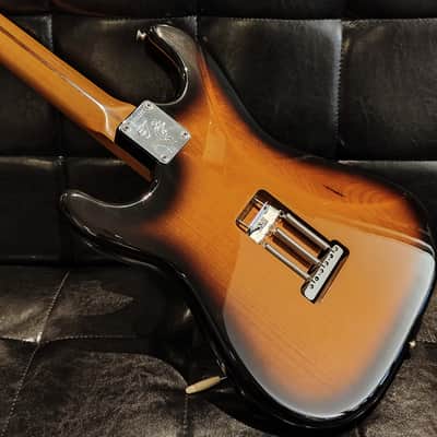 Fender Eric Johnson Stratocaster with Maple Fretboard - 2-Color Sunburst image 6