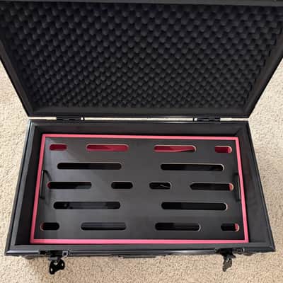 Creation Music Company Pedalboard (24x12.5) w/ Road Case image 9