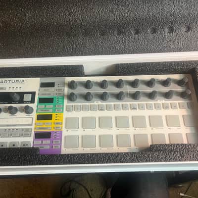 Arturia BeatStep Pro MIDI Controller 2017 MINT & ORIGINAL PACKAGING