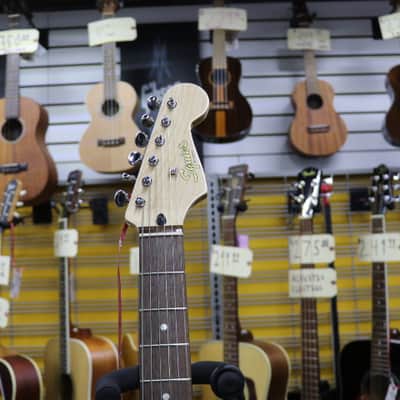 Squier Paranormal Custom Nashville Stratocaster with Laurel Fretboard 2023 - Present - Aztec Gold image 5
