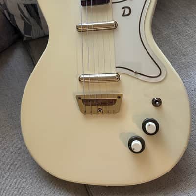 2011 Danelectro 56 U2 Single Cutaway Full Bell Headstock Gold Hardware Rare Model image 2