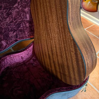 Taylor 320e Baritone Spring Limited 2014 - Satin image 6