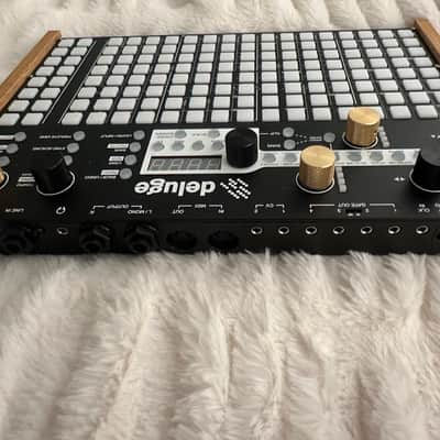 Synthstrom Deluge Groovebox/Synthesizer Excellent Condition w/ Box & Manual image 3