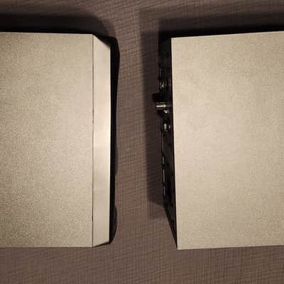 JBL LSR305 2-Way Active Studio Monitors (Pair) 2010s - Black image 3