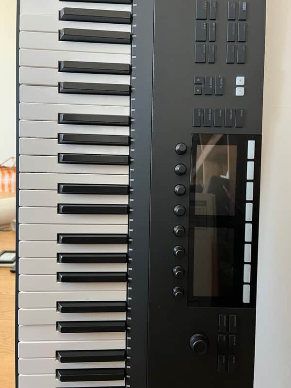 Native Instruments Komplete Kontrol S88 MKii 2020 - Present - Black image 1