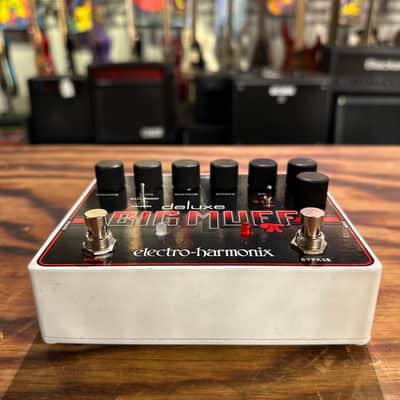 Electro-Harmonix Deluxe Big Muff Pi Distortion / Sustainer image 2