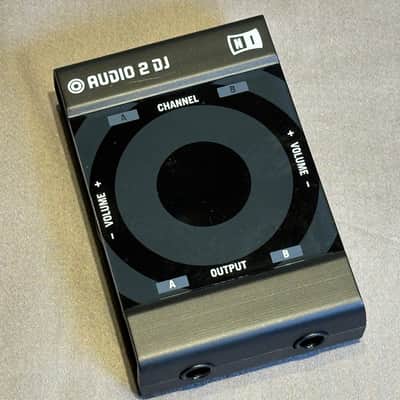 Native Instruments Traktor Audio 2 DJ Interface image 2