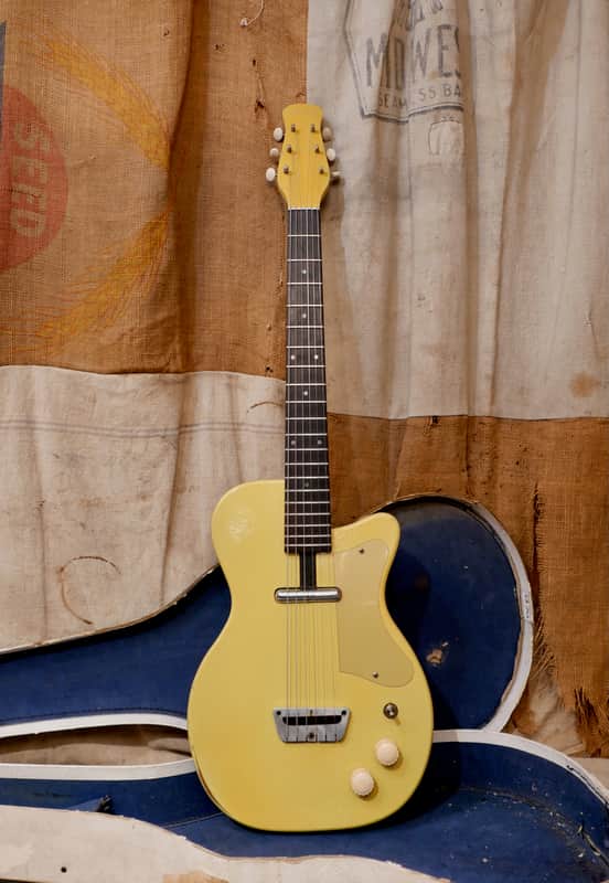 Silvertone Danelectro Model 1357 1955 - Yellow image 1