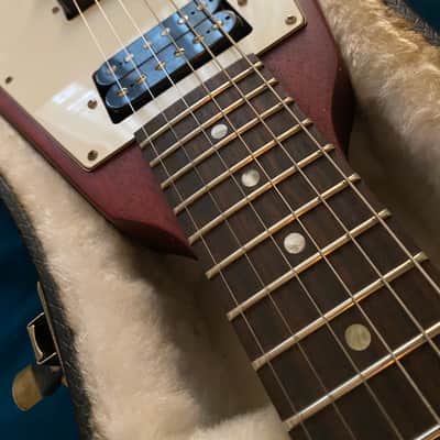 Gibson Flying V worn brown/cherry 2007 - Worn image 9