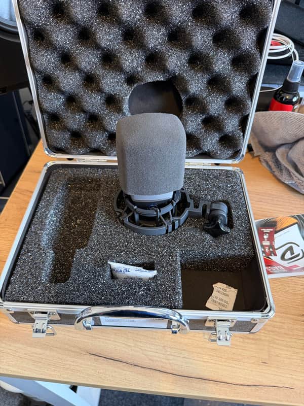 AKG C214 Large Diaphragm Cardioid Condenser Microphone