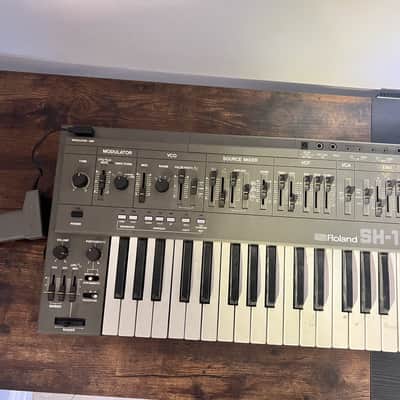 Roland SH-101 Analog Monophonic Synthesizer (Grey) w/ Modulation Grip – Vintage, Partially Tested