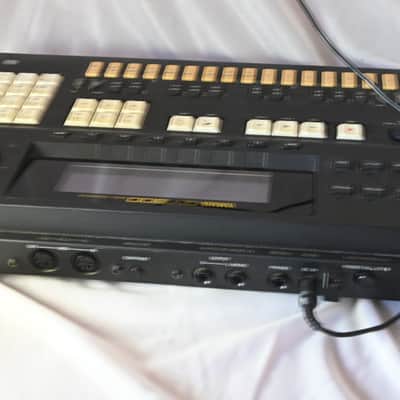 Yamaha QY 300 90 - black image 3