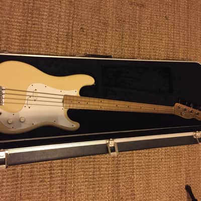 Fender Bullet Bass 1981-1983 Cream image 5