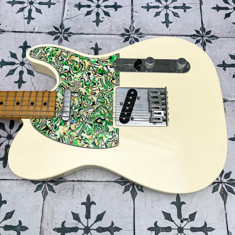 Fender Player Telecaster with Maple Fretboard • Polar White • 2014 • 8 lb