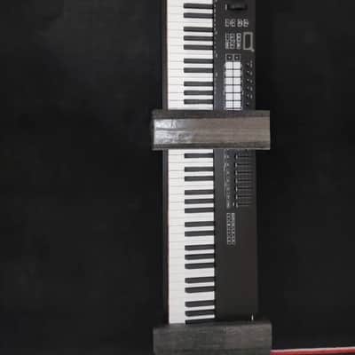 Novation Launchkey 88 MKIII MIDI Keyboard Controller 2022 - Present - Black image 2