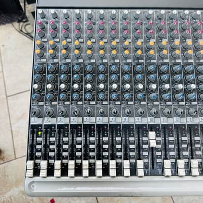 Mackie 1604 VLZ3 16 Channel 4 Bus Mixing Console - tested & working (1986) image 4