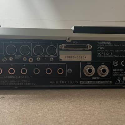 Akai MPC2000XL MIDI Production Center 2000 - 2005 Grey image 3