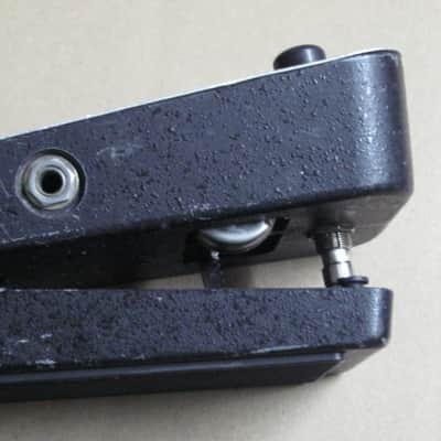 used vintage 1970s (Ser # 1972574) Thomas Organ Cry-Baby Wah, model 95-910511, has orig TDK 5103, + battery (pot is NOT scratchy, works fine) battery clip was repaired, original foam padding for battery compartment area replaced, + extra rubber feet image 13