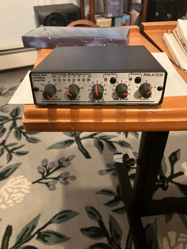 FMR Audio Really Nice Leveling Amplifier RNLA 7239 2000s - Silver